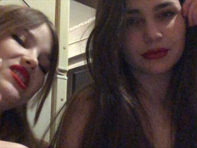 لقطات البث Liza_and_Vika