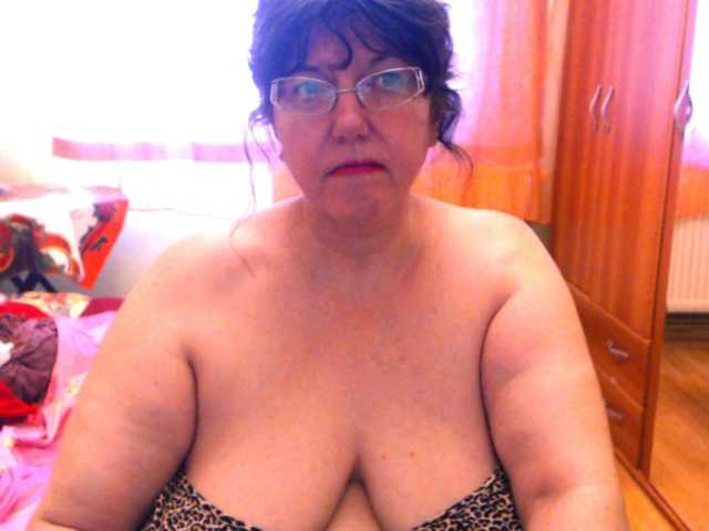 لقطات البث HugeTitsXXX