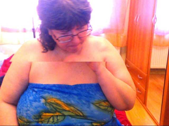 لقطات البث HugeTitsXXX