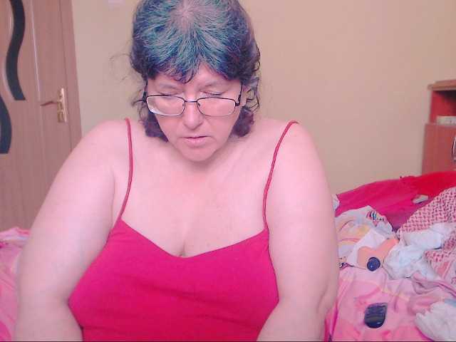 لقطات البث HugeTitsXXX