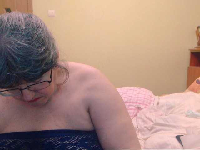 لقطات البث HugeTitsXXX