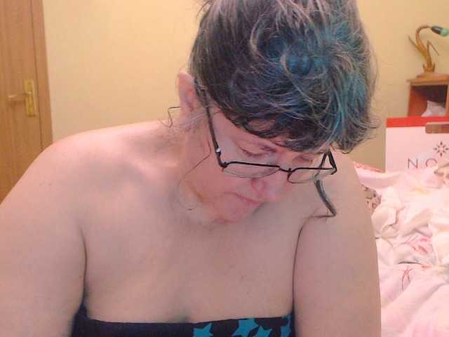 لقطات البث HugeTitsXXX