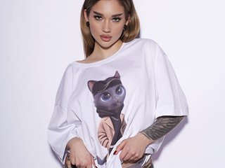 دردشة الفيديو المثيرة IamToxicRoxy