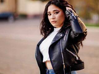 دردشة الفيديو المثيرة Iasima