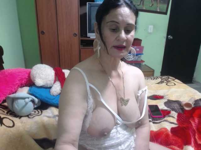 لقطات البث isabella-ruiz