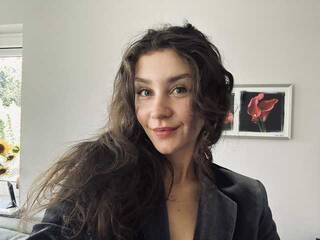 دردشة الفيديو المثيرة JolieKiss