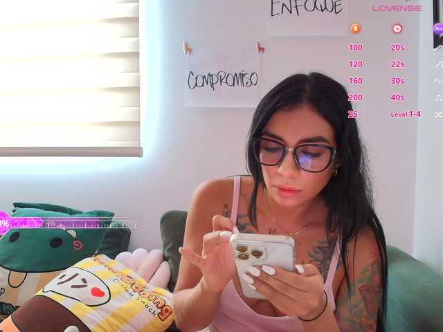 لقطات البث Juanita-Fox