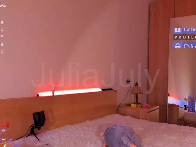 لقطات البث JuliaJuly