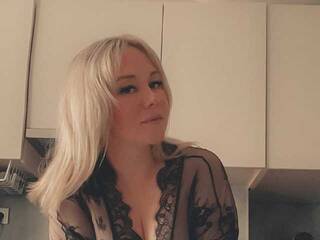 دردشة الفيديو المثيرة kally-mess