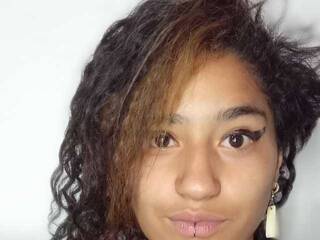 دردشة الفيديو المثيرة kataleia