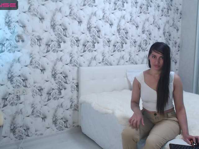 لقطات البث katie-adamss