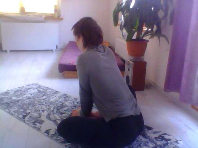 الصور KellyKapowska i will answer u all guys after practice yoga