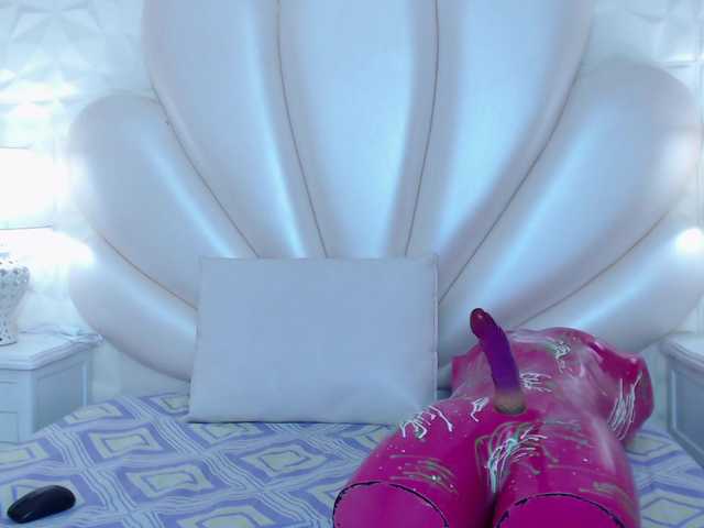 لقطات البث KendraMaze