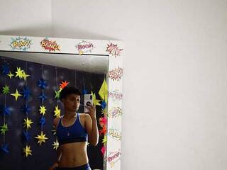 دردشة الفيديو المثيرة KHARLADAY