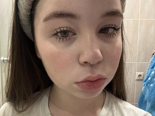 دردشة الفيديو المثيرة kikikiraa