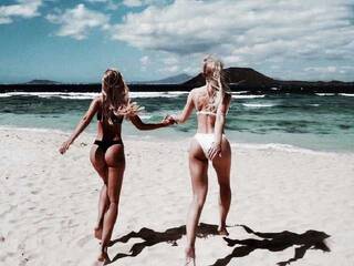 دردشة الفيديو المثيرة KinkyBarbies