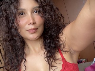 دردشة الفيديو المثيرة KinkyMila
