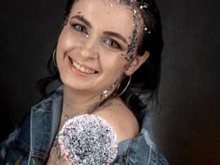 دردشة الفيديو المثيرة Kira2000arik