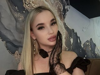 دردشة الفيديو المثيرة KiraKrox