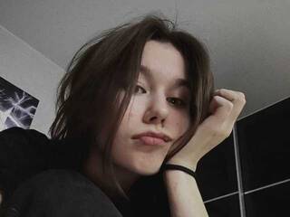 دردشة الفيديو المثيرة KiraTwinkie