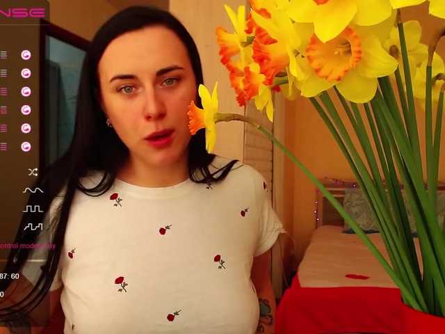 الصور -Yurievna- Welcome to my room) My name is Sveta) I love flowers and orgasms) I prefer level 26-33) lovense 2 tips , i see *****0 tip)