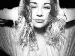 دردشة الفيديو المثيرة Kittenbabys