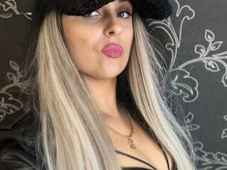 دردشة الفيديو المثيرة KrisKoskina