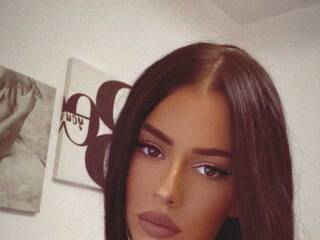 دردشة الفيديو المثيرة LaraShaw