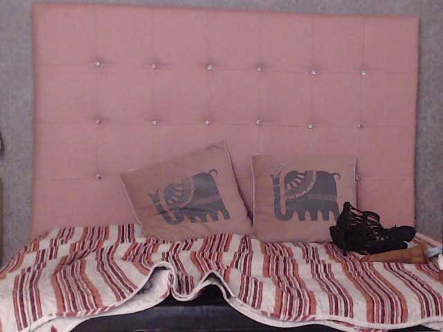 الصور LATIN-QUEENN welcome to my living room i love vibes make my bed wet