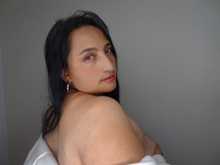 دردشة الفيديو المثيرة LauraYoselin