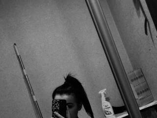 دردشة الفيديو المثيرة Laurie-Mindy