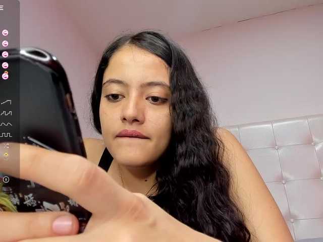 لقطات البث Laurie-Willia