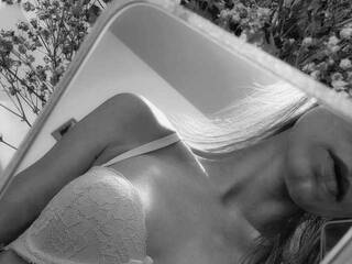 دردشة الفيديو المثيرة LeksiAngel