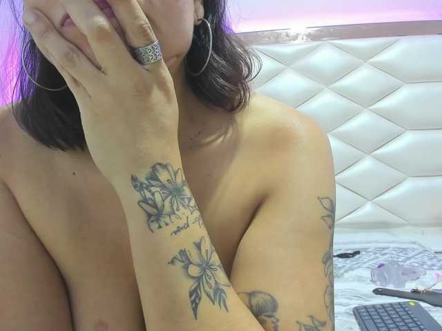 لقطات البث LilithWalls