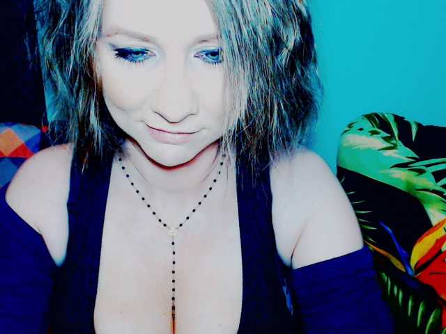 الصور Lilly666 hey guys, ready for fun? i view cams for 80 tok, to get preview of my body 90, LOVENSE LUSH Low 15, med 30, high 60, mic on, toys on.... and other things also! :)