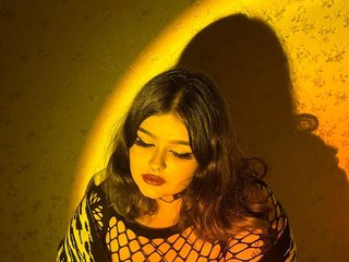 دردشة الفيديو المثيرة Lilya-milky
