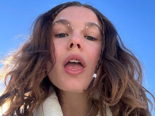 دردشة الفيديو المثيرة LinaStones