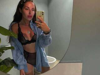 دردشة الفيديو المثيرة LisaAlbarn