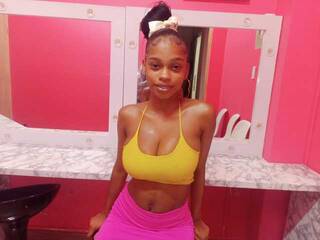 دردشة الفيديو المثيرة littleebonymommy