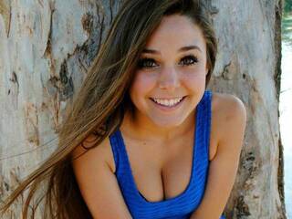 دردشة الفيديو المثيرة LIZISAHAROK