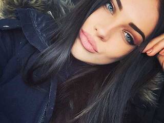 دردشة الفيديو المثيرة Lol27722772