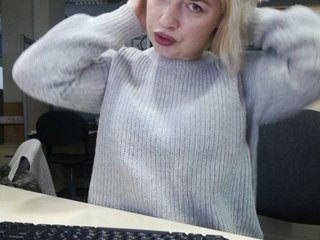 الصور Lola-Hola I am in office, working as a secretary! The director is nearby! Ass in jeans 10, bra 40, nipples 80, boobs 100, bra off 120300 токенов что-бы показать шоу, 300 токенов уже собрано, осталось 0 токенов