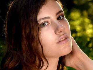 دردشة الفيديو المثيرة LostDiamondViola