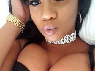 دردشة الفيديو المثيرة LovelyMiaB