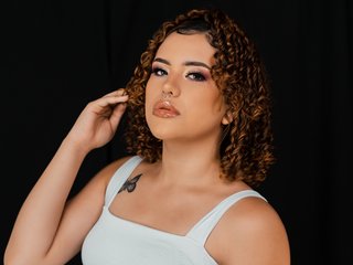 دردشة الفيديو المثيرة LuccyLenon