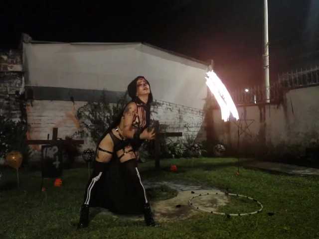 الصور Lucie-Ribas Welcome Fire Show When the room is full ♥ Do not forget to follow and help me give more shows! Thanks for all support | Goal Fire Show: 986