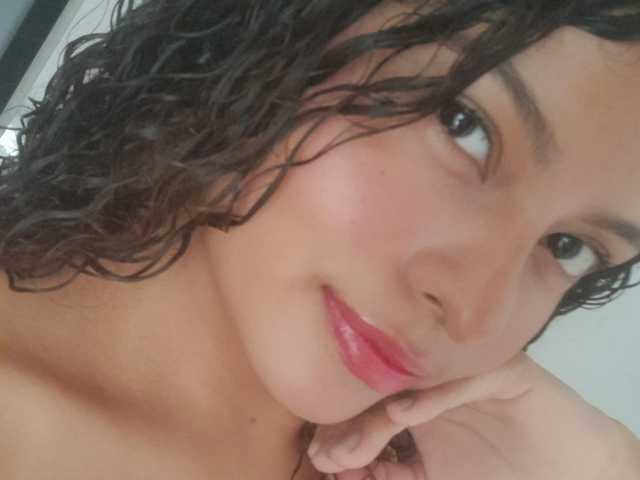 صورة الملف الشخصي LuluPeach069