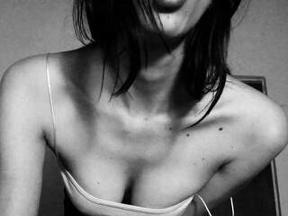 دردشة الفيديو المثيرة MadameLia