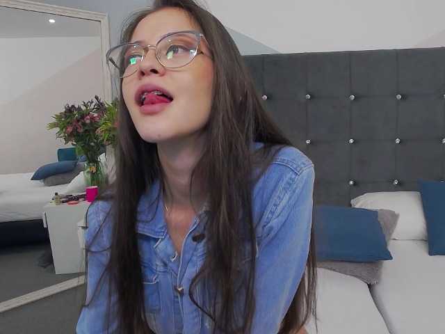 لقطات البث MadieMoore