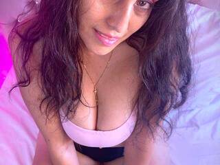 دردشة الفيديو المثيرة MaeMoore